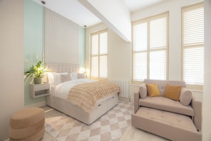 Estudio Deluxe, 1 cama doble con sofá cama | Escritorio y espacio para trabajar con un portátil