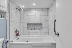 Shower, towels - ☀Stunning Views🐬Beachfront Condo🌴Ocean Sands II-602🐠Heated Pool/Hot Tub/Grills (Madeira Beach)