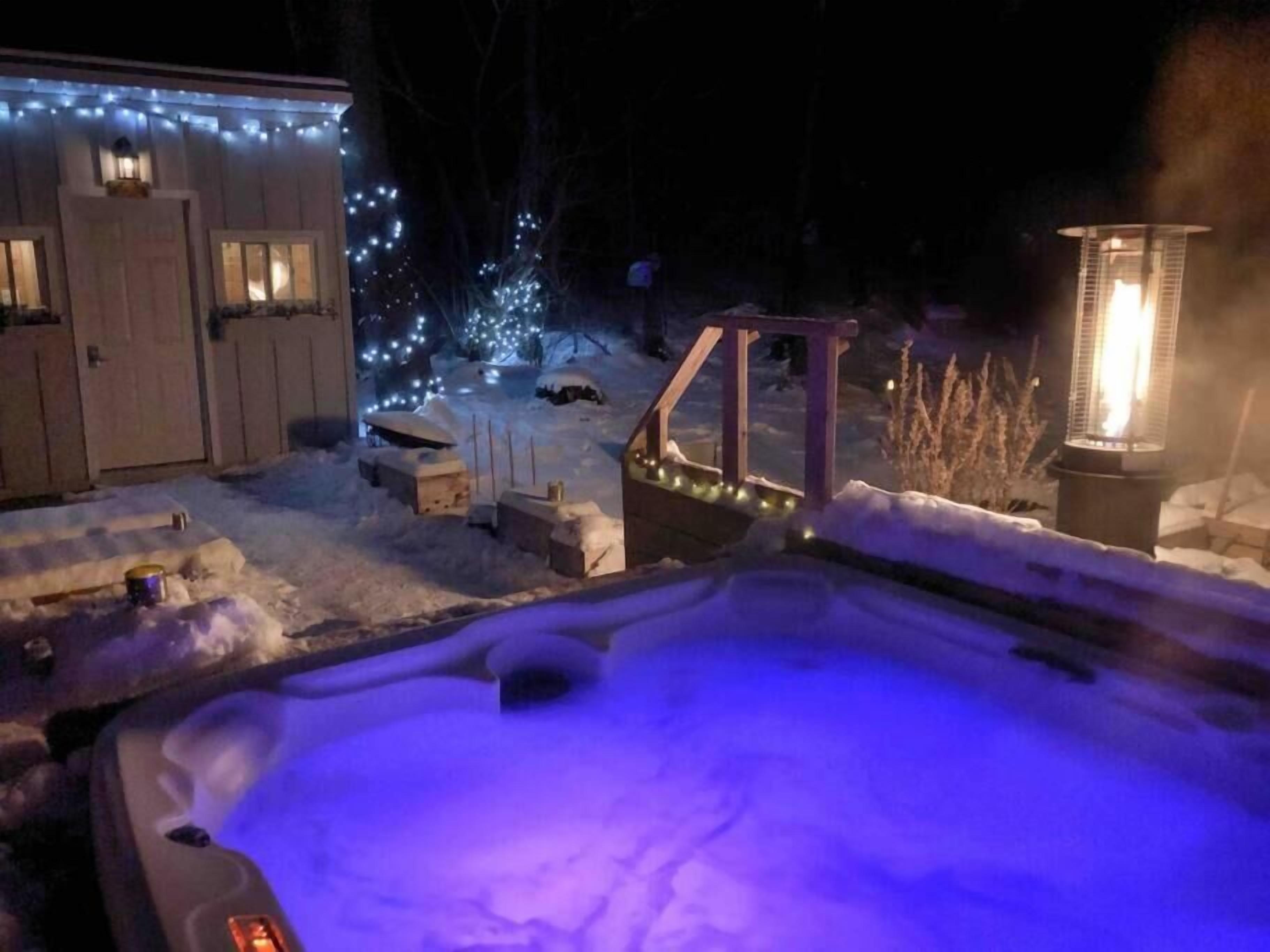 Deluxe Studio Suite, Garden View | Outdoor spa tub