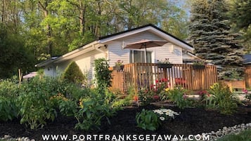 Studio Suite Deluks, pemandangan kebun | Eksterior