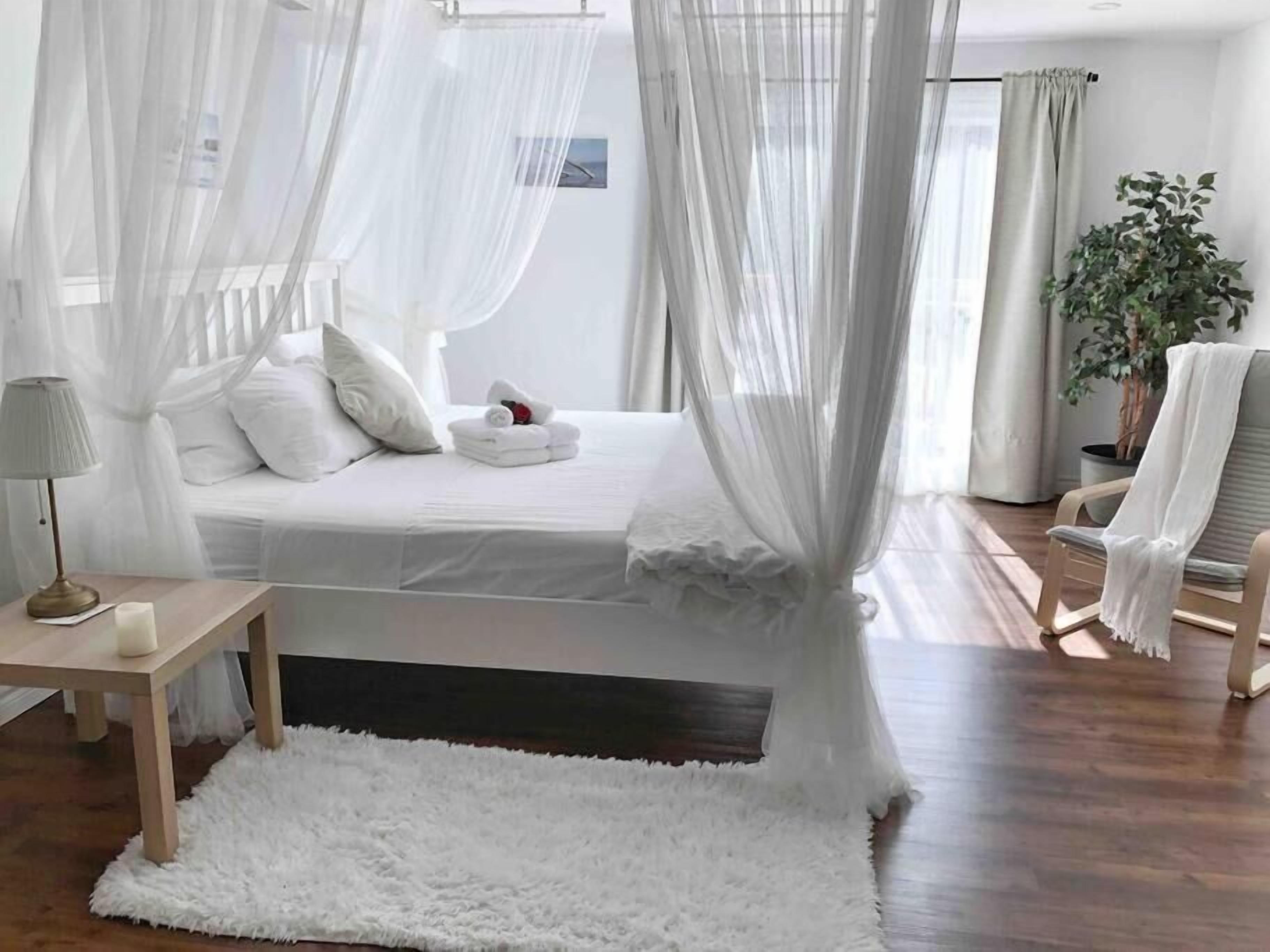 Deluxe Studio Suite, Garden View | Egyptian cotton sheets, premium bedding, down duvets, Tempur-Pedic beds