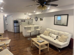 Deluxe Studio Suite, Garden View | Room amenity - Romantic Studio Cottage (Port Franks)