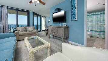 Condo, 1 Bedroom | Living area