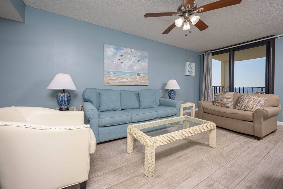 Condo, 1 phòng ngủ | Khu phòng khách