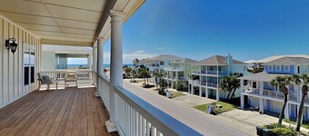 Calle Marbella | Walk to Beach/Sound, Included Bikes, Kayaks + Beach Gear