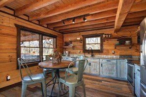 Private kitchen - Makin' Memories 2 Bedroom Cabin (Sevierville)