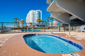 Kondominium, 2 kamar tidur | Kolam renang