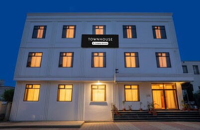Deluxenirmala Palace