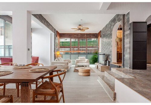 Modern Sea View Escape I Poolside Luxury Villa