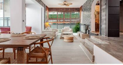 Modern Sea View Escape I Poolside Luxury Villa