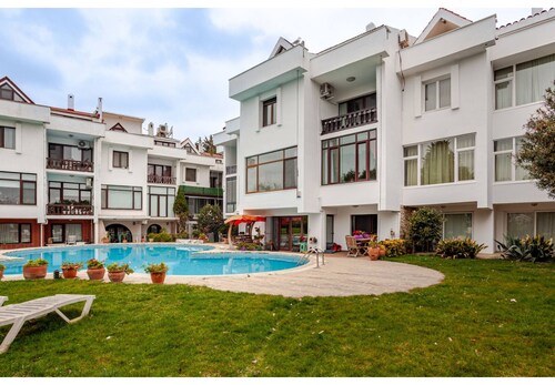 Modern Sea View Escape I Poolside Luxury Villa