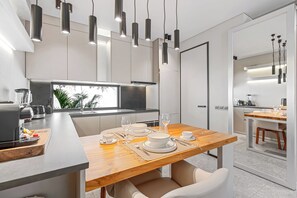 1BR Townhouse with Private Pool | Private kitchen