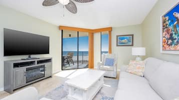 Condo, 2 habitaciones | Área de sala de estar