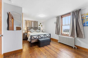 House, 2 Bedrooms - Quiet Comfort Near The Heart Of Johnstown 2 Bedroom Home (Johnstown)