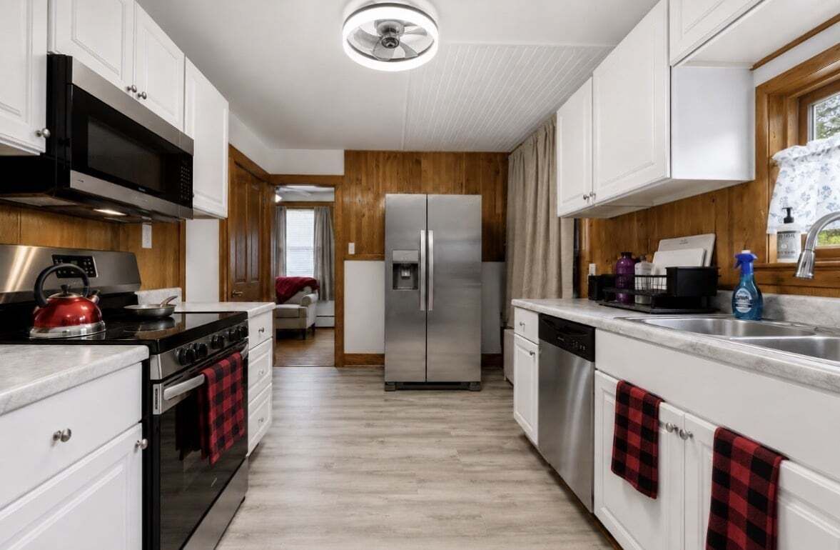 House, 2 Bedrooms | Private kitchen | Fridge, oven, coffee/tea maker, toaster