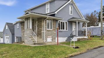 House, 2 Bedrooms | Exterior