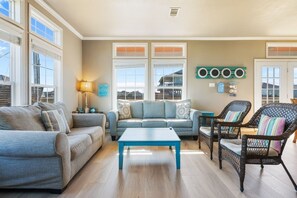 House, 3 Bedrooms | Living area - Toes In The Sand 3 Bedroom Home (Port Bolivar)