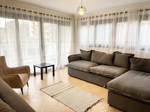 Living area - Enjoyable 3-bedroom apartment with AC in vibrant Cairo (Cairo)