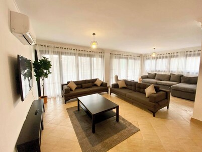 Enjoyable 3-bedroom apartment with AC in vibrant Cairo