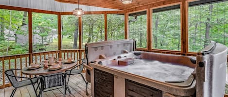 Cabaña, 3 habitaciones | Restaurante al aire libre