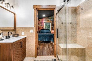 Bathroom - Dolly's Harmony Haven 3 Bedroom Cabin (Pigeon Forge)