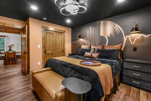 Cabin, 3 Bedrooms | 3 bedrooms, free WiFi - Dolly's Harmony Haven 3 Bedroom Cabin (Sevierville)
