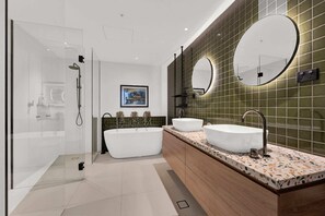Shower, hair dryer, shampoo - Stylish 2BDR Penthouse with City Views (South Melbourne)