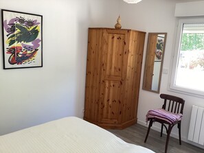 2 chambres, fer et planche à repasser, Wi-Fi gratuit, draps fournis