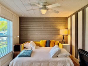 Room - Taylor Creek Isles Cottage with Lake Access + Deck (Okeechobee)