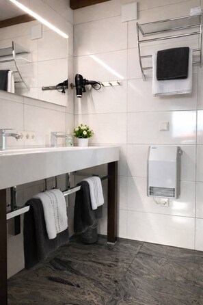 Bathroom - Landhaus Osttirol | Up to 10 Guests (Göriach)