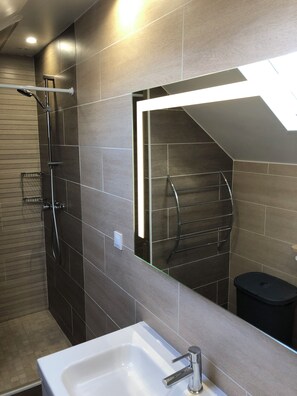 Shower, hair dryer, towels, soap - 55 M2 two-bedroom apartment in Villejuif, 6 minutes from the metro (Villejuif)