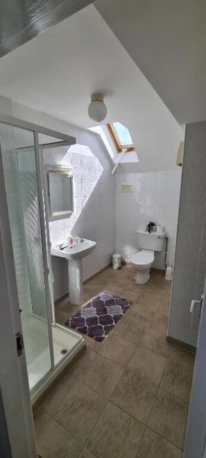 Apartment | Bathroom | Shower, towels