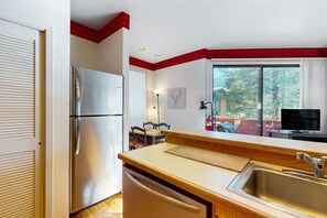 Fridge, microwave, oven, stovetop - Comfortable, chic condo with mountain views - great Olympic Valley location (Squaw Valley)
