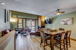 Dining - Convenient & comfortable dog-friendly condo with Northstar Rec Center access (NorthStar-Truckee)