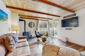 TV, fireplace, offices - Modern condo on the lake with pool, hot tub & balcony - short walk to the beach (South Lake Tahoe)