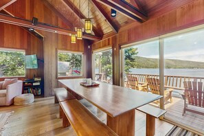Dining - Terrific lakefront gem with private hot tub, dock & beach - near skiing & town (Truckee)