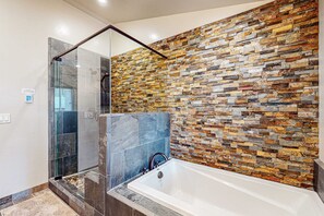 Shower, towels - Mountain Modern Home with game room, pool table, private hot tub and more (South Lake Tahoe)