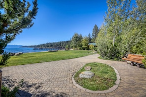 Terrace/patio - Mountain Home W&Decks, Gas Grill, & Fireplace - Near Northstar California Resort (Tahoe Vista)