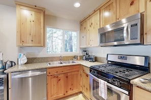Fridge, microwave, oven, stovetop - Newly Remodeled Chalet - Near Skiing & Golf (South Lake Tahoe)