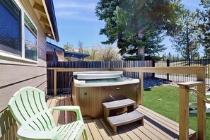 Terrace/patio - Edgewood Retreat - Hot Tub, Golf Course Views & Walk to Stateline (Stateline)