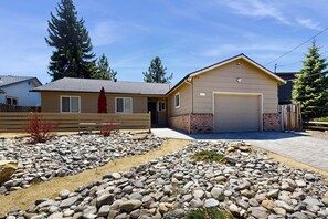 Exterior - Edgewood Retreat - Hot Tub, Golf Course Views & Walk to Stateline (Stateline)