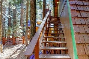 Property grounds - Quiet, dog-friendly home in the woods with deck & fireplace - near the lake (Tahoe City)