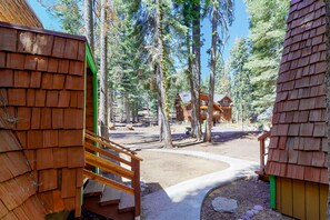 Property grounds - Quiet, dog-friendly home in the woods with deck & fireplace - near the lake (Tahoe City)