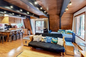 TV, fireplace, offices - Quiet, dog-friendly home in the woods with deck & fireplace - near the lake (Tahoe City)
