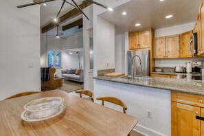 Interior - Charming condo near the lake with grill, full kitchen, & W&D (Incline Village)