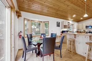 Dining - Wooded Charm with Jetted Tub, Deck, & Full Kitchen - Close to Town (Truckee)