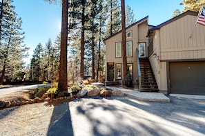 Exterior - Renovated 2nd-floor condo with deck, grill, fireplace, W&D, & free WiFi (Incline Village)