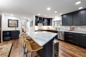 Fridge, microwave, oven, stovetop - Renovated 2nd-floor condo with deck, grill, fireplace, W&D, & free WiFi (Incline Village)