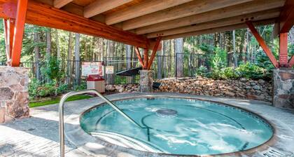 Northstar townhome with 2 balconies, fireplace, pool, hot tub, & sauna