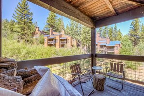 Property grounds - Northstar townhome with 2 balconies, fireplace, pool, hot tub, & sauna (Northstar - Truckee)